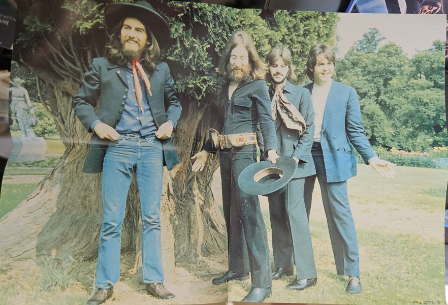 The_Beatles-1967-1970_Blue_Album